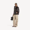 Pantalones cargo holgados para mujer en color beige Pantalones cargo holgados para mujer en color beige