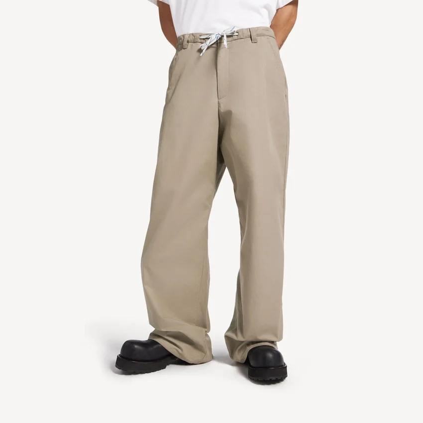 Pantalones chinos de hombre en color beige Pantalones chinos de hombre en color beige