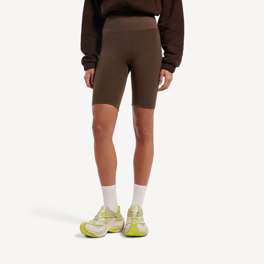 Pantalones cortos de ciclismo sin costuras para mujer en color moka Pantalones cortos de ciclismo sin costuras para mujer en color moka