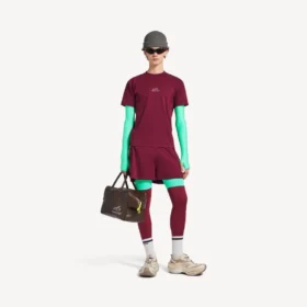 Pantalones cortos técnicos para hombre en color burdeos/aguamarina