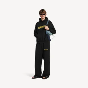 Pantalones de chándal holgados de hombre con estampado de spray desordenado en negro Pantalones de chándal holgados de hombre con estampado de spray desordenado en negro