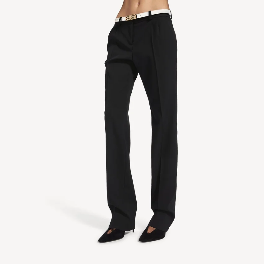 Pantalones entallados de mujer en negro Pantalones entallados de mujer en negro