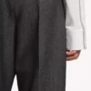 Pantalones entallados de sastrería para mujer en azul marino oscuro Pantalones entallados de sastrería para mujer en azul marino oscuro