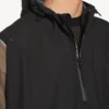 Poncho técnico para hombre en negro Poncho técnico para hombre en negro