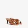 Sandalia urbana de mujer en color camel Sandalia urbana de mujer en color camel
