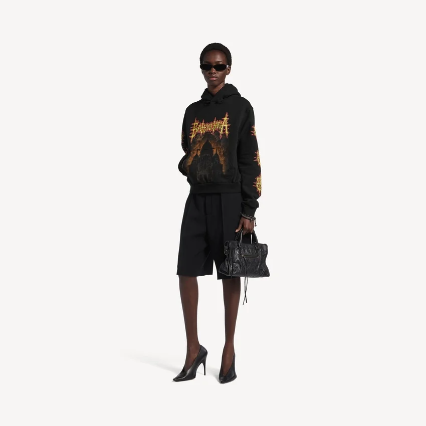 Sudadera con capucha Balenciaga Sacra Cœur de corte medio para mujer, en color negro Sudadera con capucha Balenciaga Sacra Cœur de corte medio para mujer, en color negro