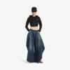 Sudadera con capucha «Techwear Cocoon» para mujer en negro Sudadera con capucha «Techwear Cocoon» para mujer en negro