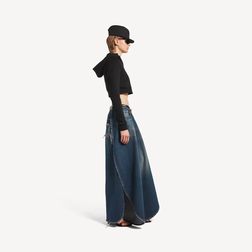 Sudadera con capucha «Techwear Cocoon» para mujer en negro Sudadera con capucha «Techwear Cocoon» para mujer en negro