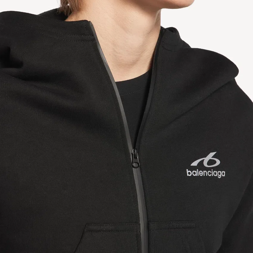 Sudadera con capucha «Techwear Cocoon» para mujer en negro Sudadera con capucha «Techwear Cocoon» para mujer en negro