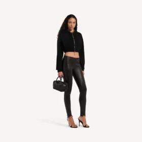 Sudadera con capucha y cremallera corta «Techwear» para mujer en negro