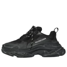 Triple S «Distressed Black» 531388W09O11000