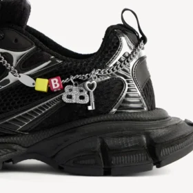 Zapatillas de mujer 3XL con dijes en negro/plata