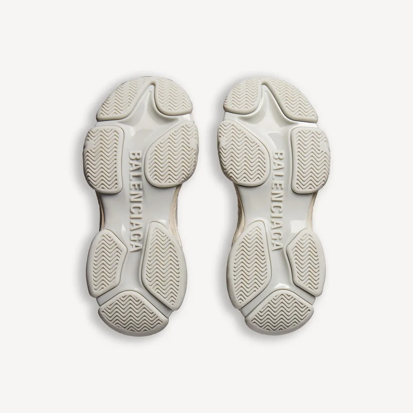 Zapatillas Triple S.2 para mujer en color cáscara de huevo Zapatillas Triple S.2 para mujer en color cáscara de huevo