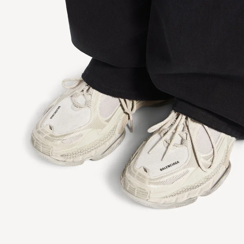 Zapatillas Triple S.2 para mujer en color cáscara de huevo Zapatillas Triple S.2 para mujer en color cáscara de huevo