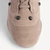 Zapatillas urbanas de mujer en color sésamo Zapatillas urbanas de mujer en color sésamo