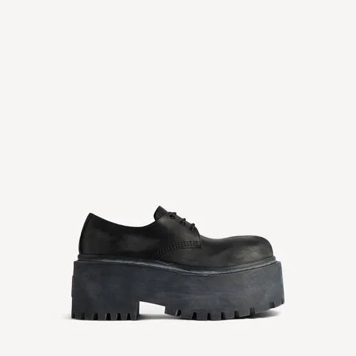 Zapatos Derby de plataforma «Strike» para mujer en negro Zapatos Derby de plataforma «Strike» para mujer en negro