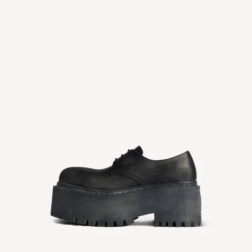 Zapatos Derby de plataforma «Strike» para mujer en negro Zapatos Derby de plataforma «Strike» para mujer en negro