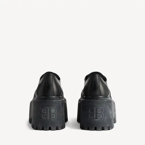 Zapatos Derby de plataforma «Strike» para mujer en negro Zapatos Derby de plataforma «Strike» para mujer en negro