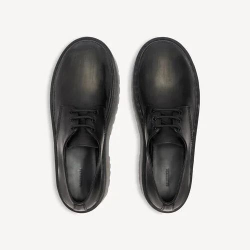 Zapatos Derby de plataforma «Strike» para mujer en negro Zapatos Derby de plataforma «Strike» para mujer en negro